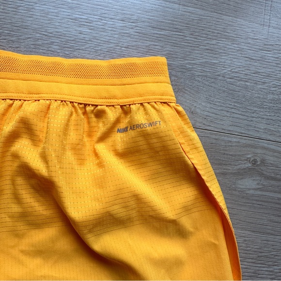 Nike AeroSwift men's 2" running shorts in yellow size L - Picture 4 of 4